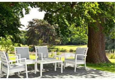 Table basse en rotin